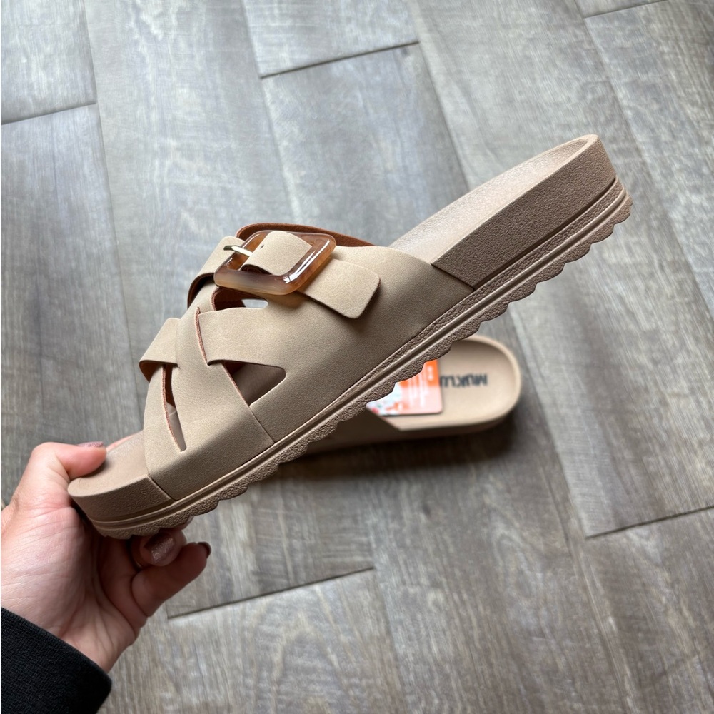 Muk Luks Women's STONE Criss-Cross Sandals - Picture 4 of 6